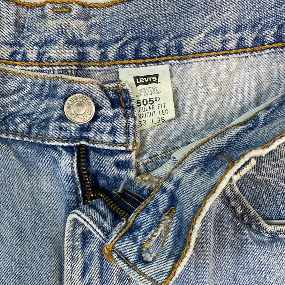 1980s Levi’s 505 Light Blue Denim Jeans - W33