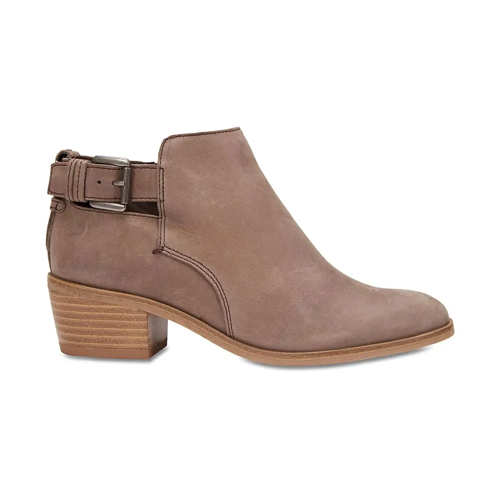 Memphis Boot in Grey Nubuck