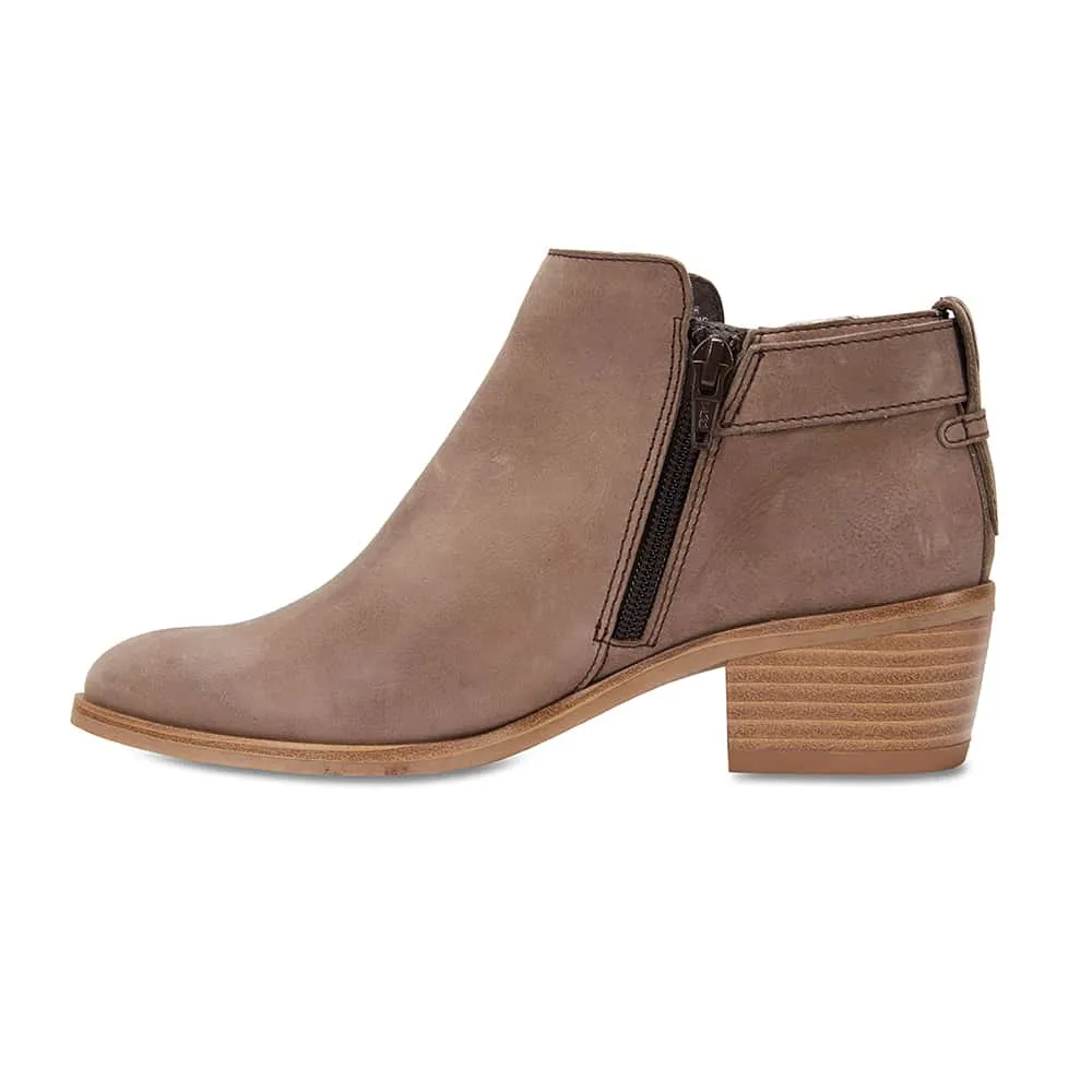 Memphis Boot in Grey Nubuck
