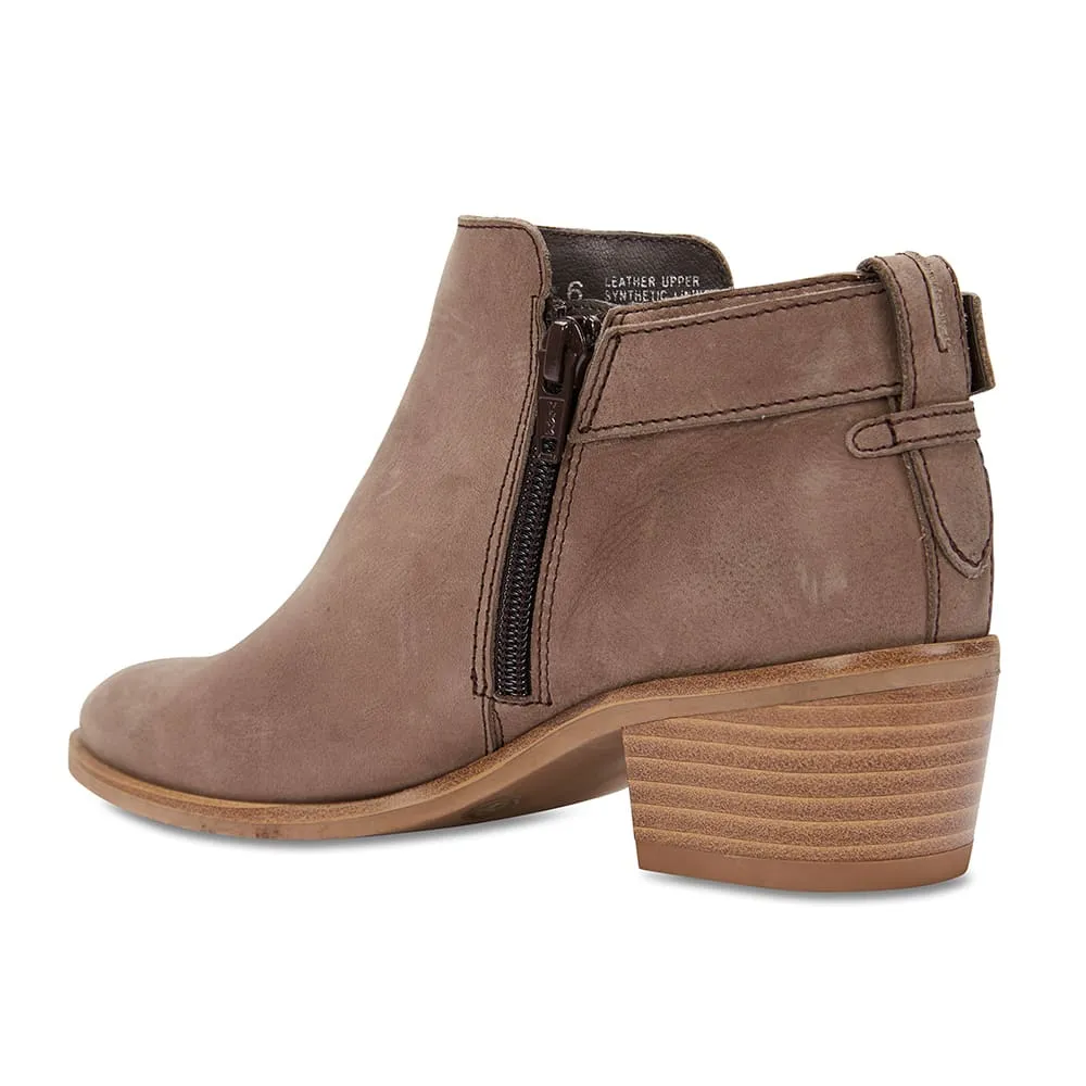 Memphis Boot in Grey Nubuck